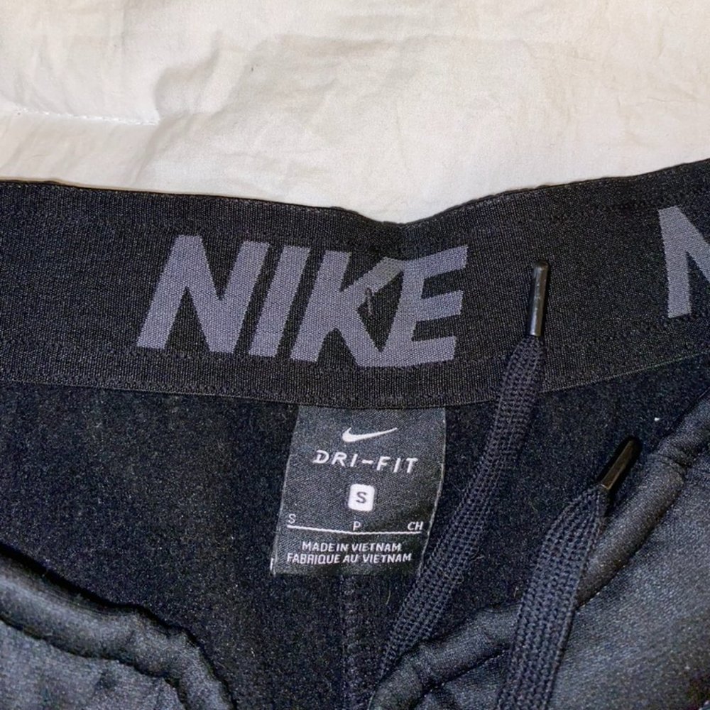 Nike Joggers - Picture 3 of 5